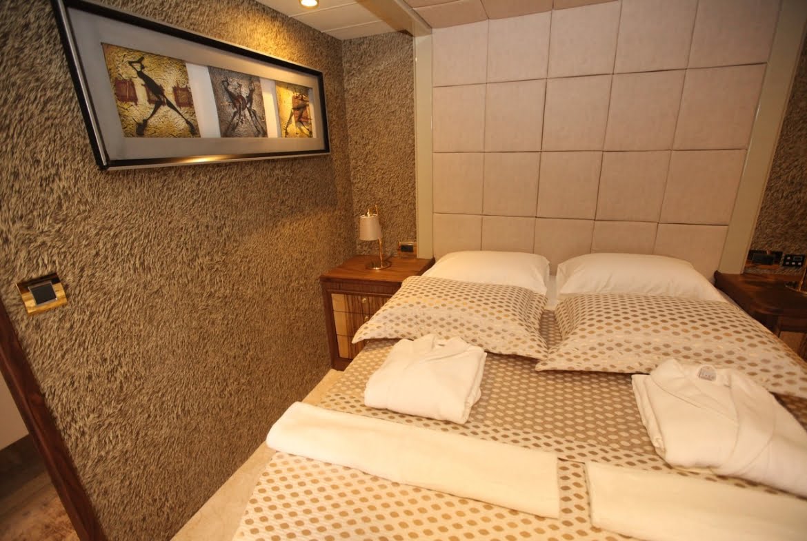 Crewed Motor Yacht Charter in Turkey Platinyachting.com