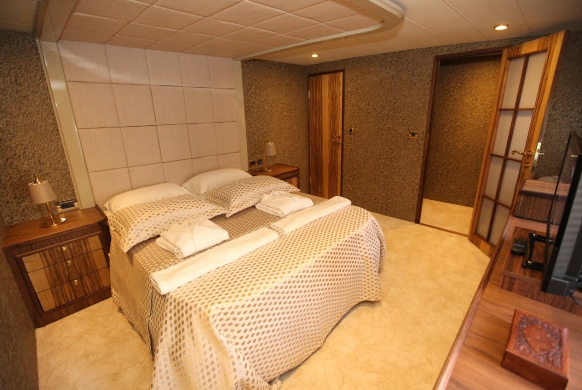 Crewed Motor Yacht Charter in Turkey Platinyachting.com