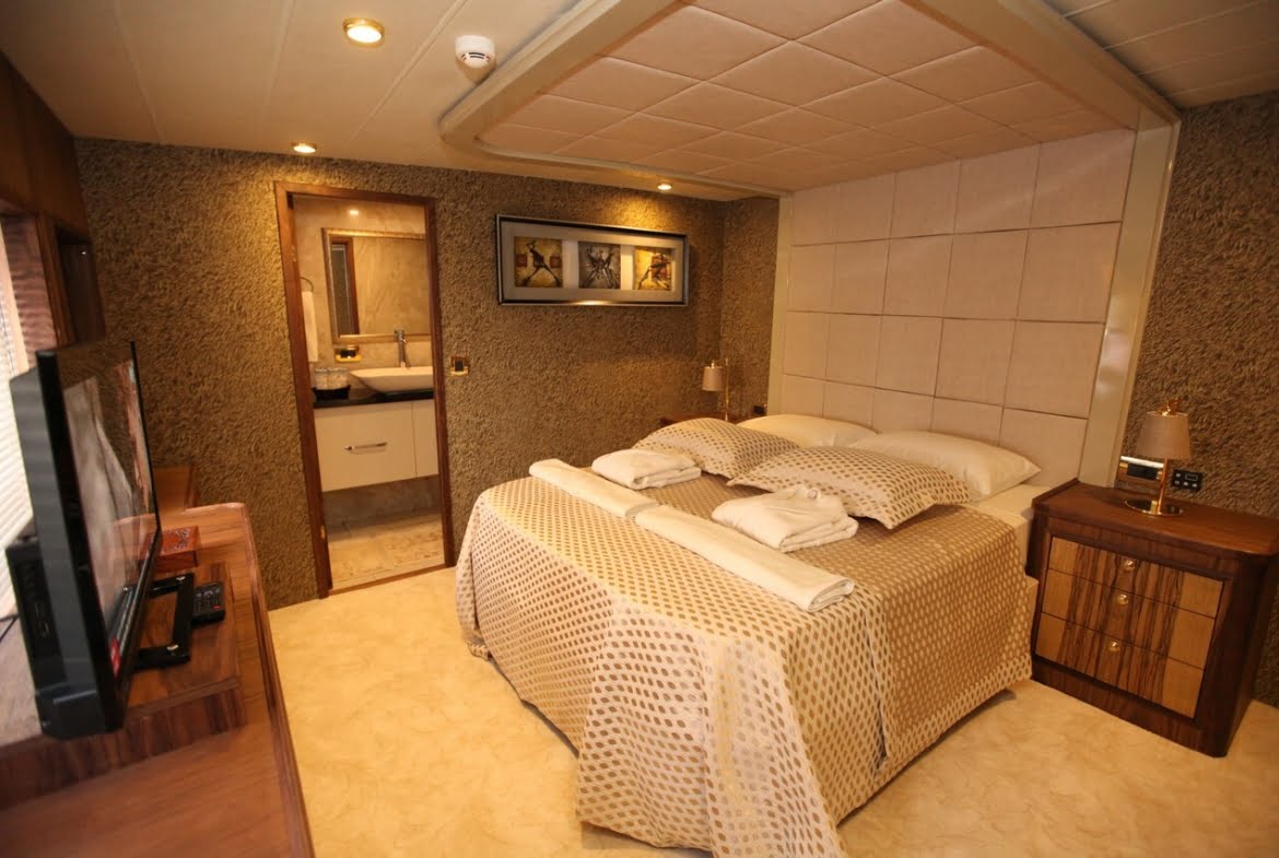 Crewed Motor Yacht Charter in Turkey Platinyachting.com