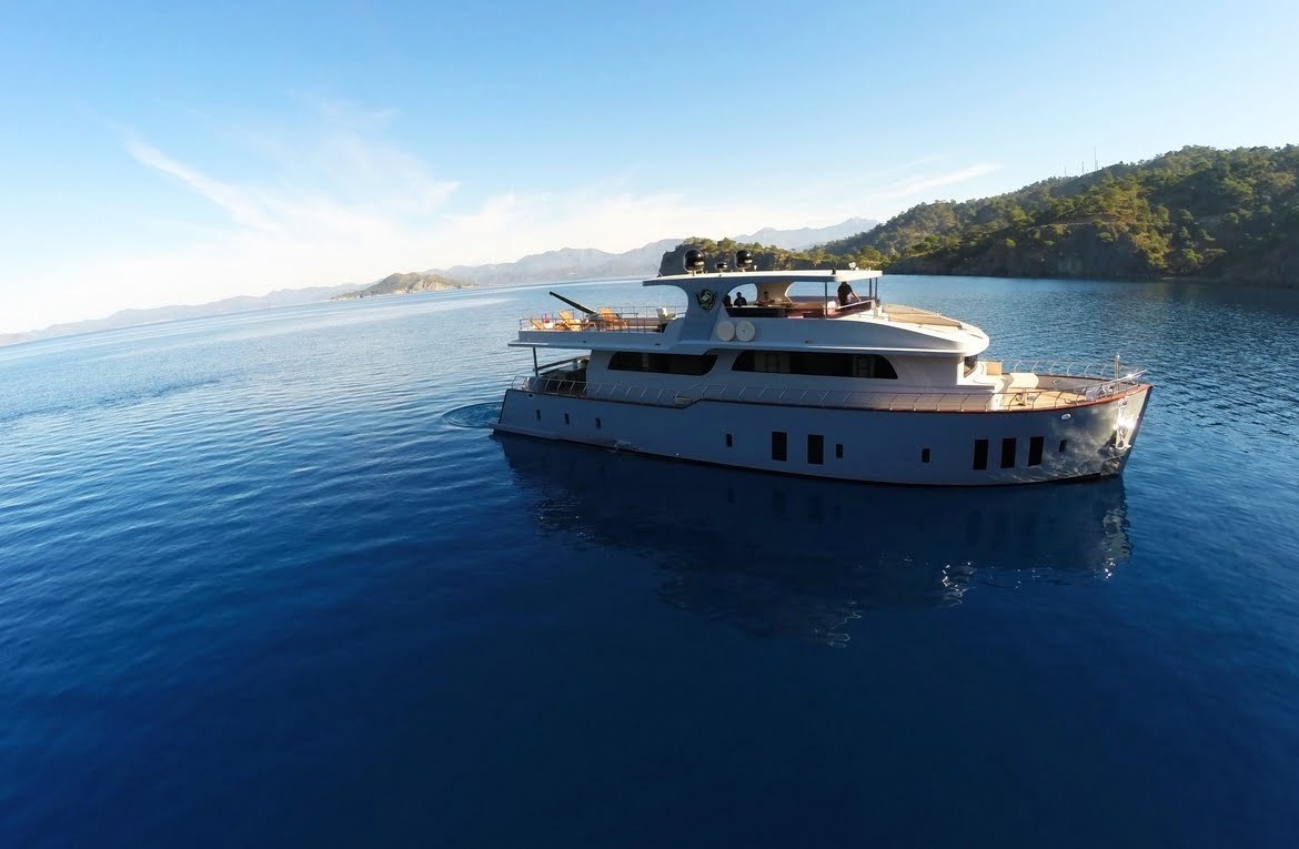 Crewed Motor Yacht Charter in Turkey Platinyachting.com