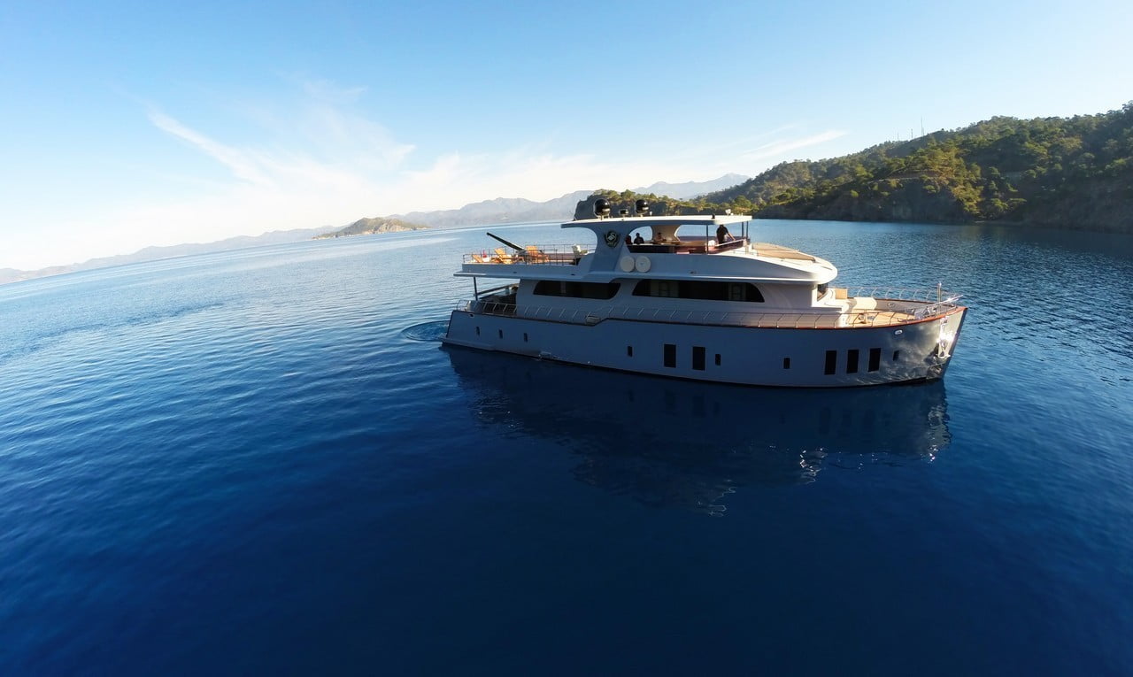 Crewed Motor Yacht Charter in Turkey Platinyachting.com