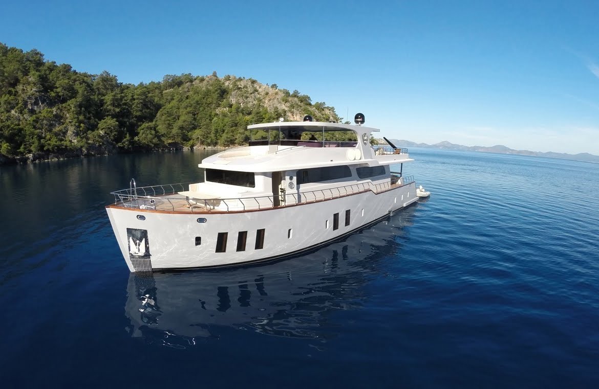 Crewed Motor Yacht Charter in Turkey Platinyachting.com