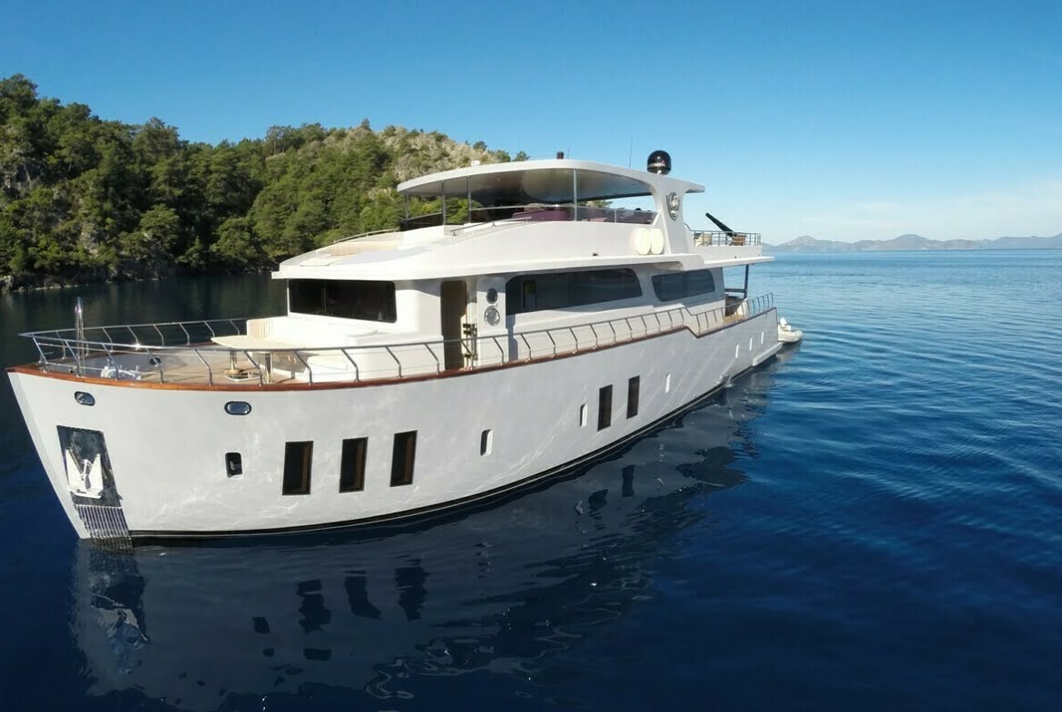 Crewed Motor Yacht Charter in Turkey Platinyachting.com