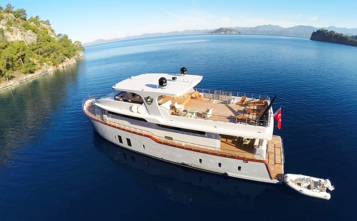 Crewed Motor Yacht Charter in Turkey Platinyachting.com