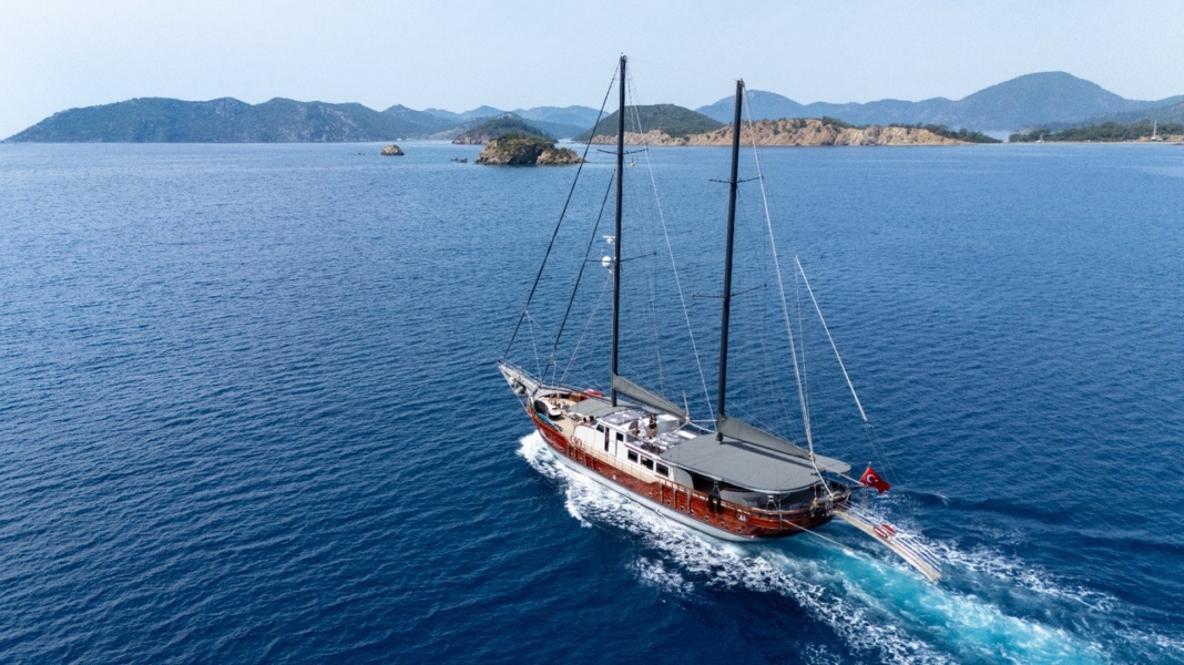 Charter the Berrak Su gulet in Turkey — sail the Turkish Riviera in luxury with 6 cabins, water toys, stunning coves, and premium service.