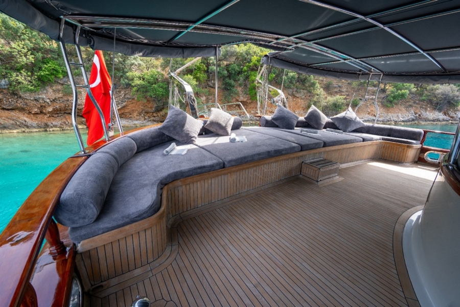 Charter the Berrak Su gulet in Turkey — sail the Turkish Riviera in luxury with 6 cabins, water toys, stunning coves, and premium service.