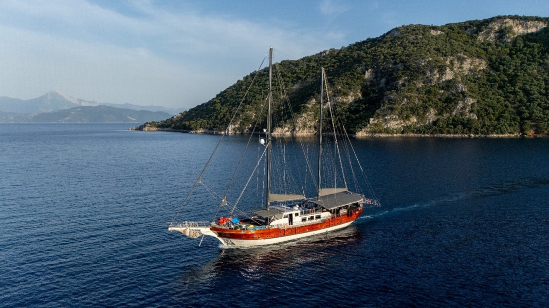 Charter the Berrak Su gulet in Turkey — sail the Turkish Riviera in luxury with 6 cabins, water toys, stunning coves, and premium service.