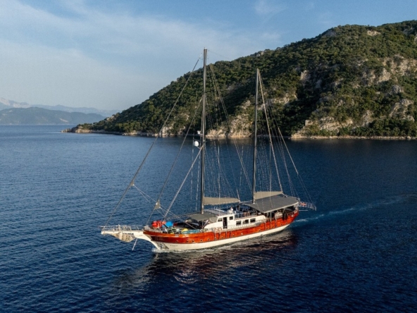 Charter the Berrak Su gulet in Turkey — sail the Turkish Riviera in luxury with 6 cabins, water toys, stunning coves, and premium service.