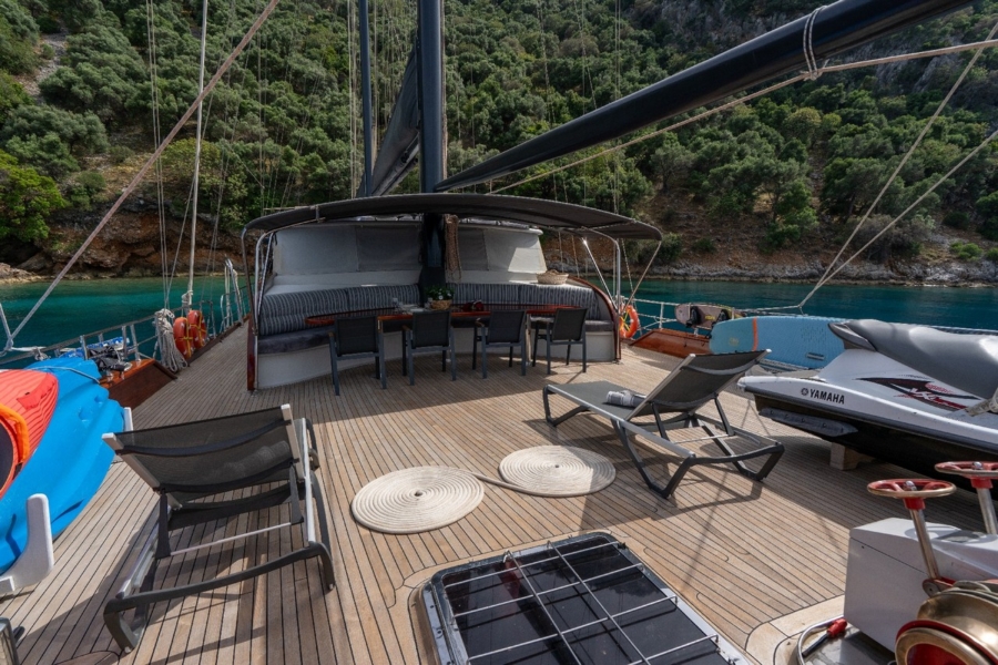 Charter the Berrak Su gulet in Turkey — sail the Turkish Riviera in luxury with 6 cabins, water toys, stunning coves, and premium service.