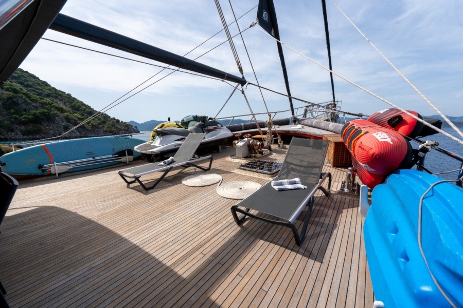 Charter the Berrak Su gulet in Turkey — sail the Turkish Riviera in luxury with 6 cabins, water toys, stunning coves, and premium service.
