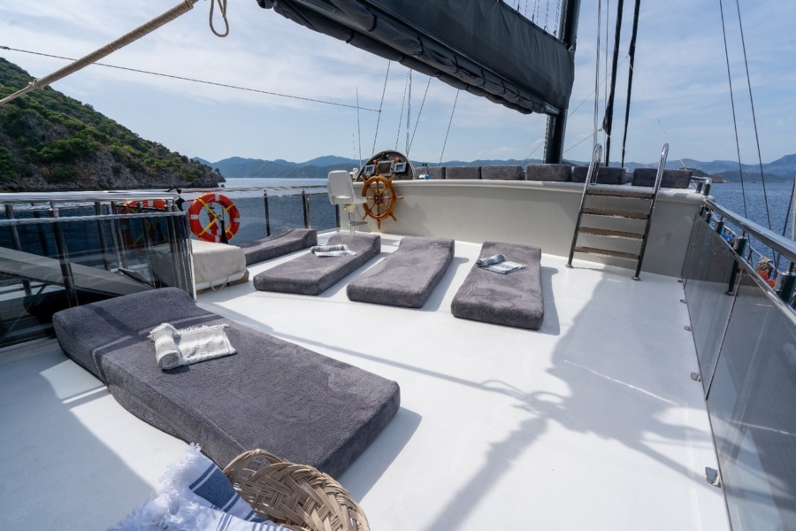Charter the Berrak Su gulet in Turkey — sail the Turkish Riviera in luxury with 6 cabins, water toys, stunning coves, and premium service.