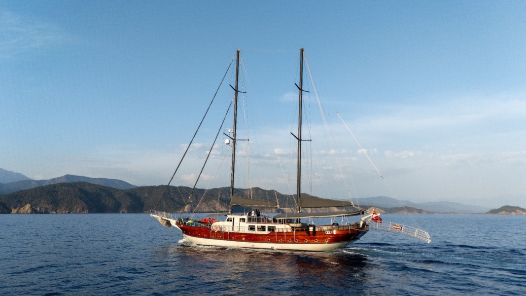 Charter the Berrak Su gulet in Turkey — sail the Turkish Riviera in luxury with 6 cabins, water toys, stunning coves, and premium service.