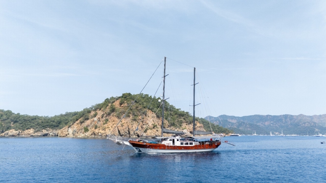 Charter the Berrak Su gulet in Turkey — sail the Turkish Riviera in luxury with 6 cabins, water toys, stunning coves, and premium service.