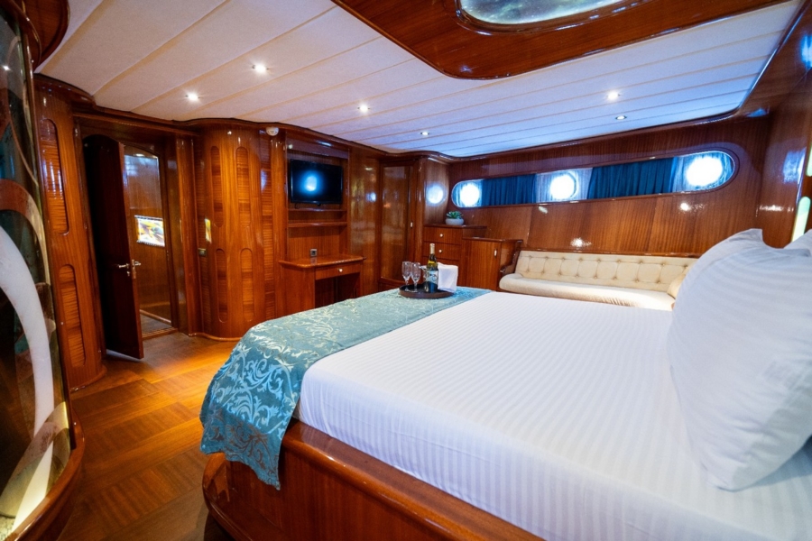 Charter the Berrak Su gulet in Turkey — sail the Turkish Riviera in luxury with 6 cabins, water toys, stunning coves, and premium service.