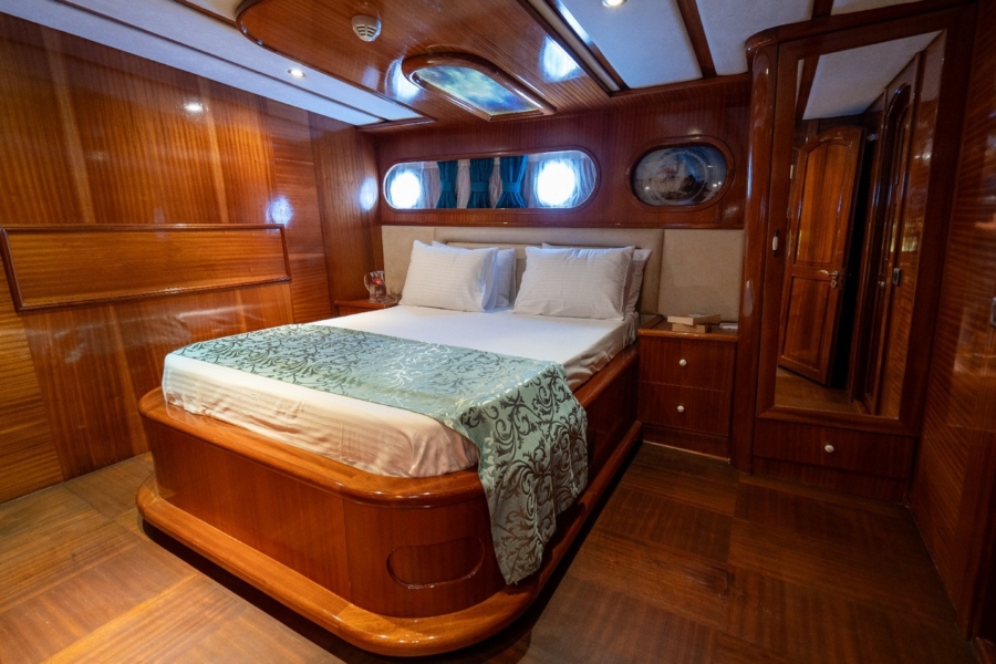 Charter the Berrak Su gulet in Turkey — sail the Turkish Riviera in luxury with 6 cabins, water toys, stunning coves, and premium service.