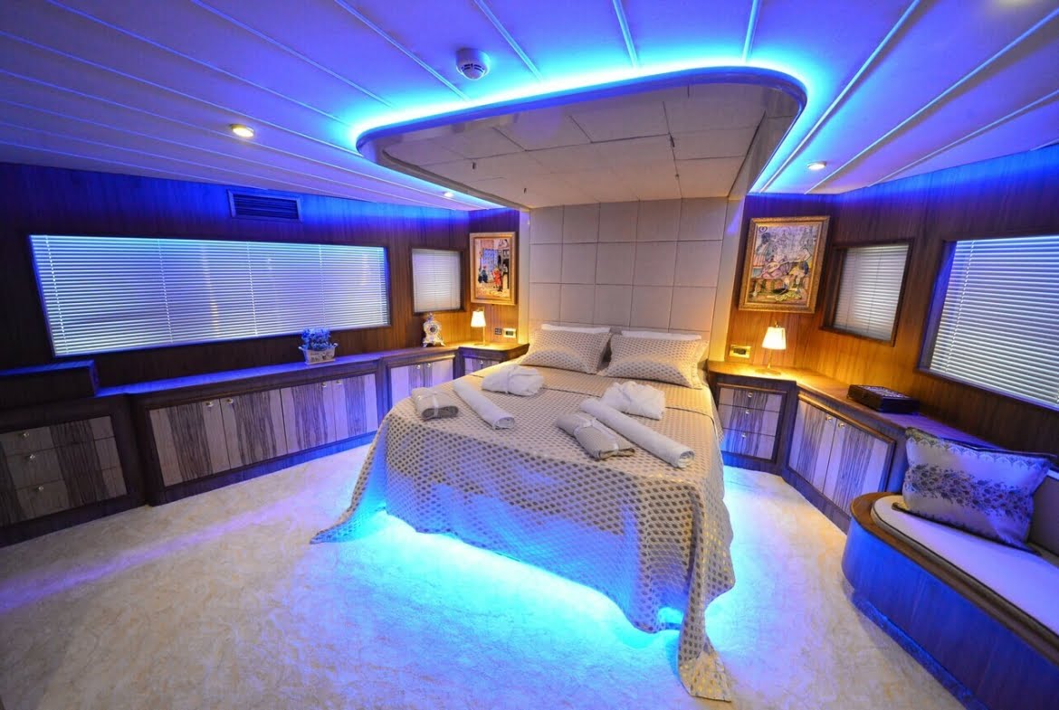 Crewed Motor Yacht Charter in Turkey Platinyachting.com