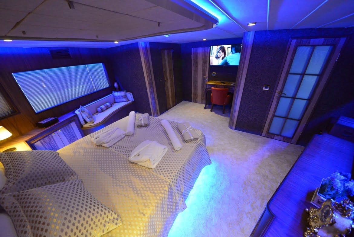 Crewed Motor Yacht Charter in Turkey Platinyachting.com