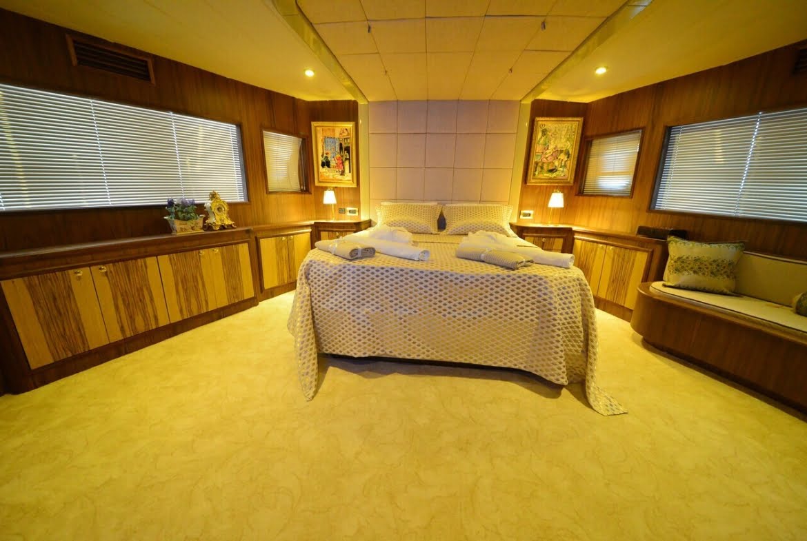 Crewed Motor Yacht Charter in Turkey Platinyachting.com