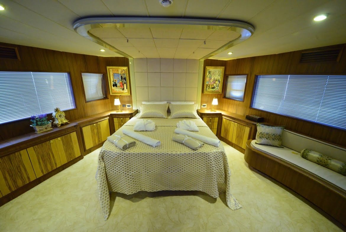 Crewed Motor Yacht Charter in Turkey Platinyachting.com