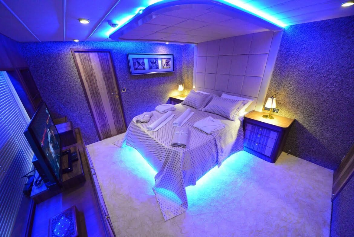 Crewed Motor Yacht Charter in Turkey Platinyachting.com