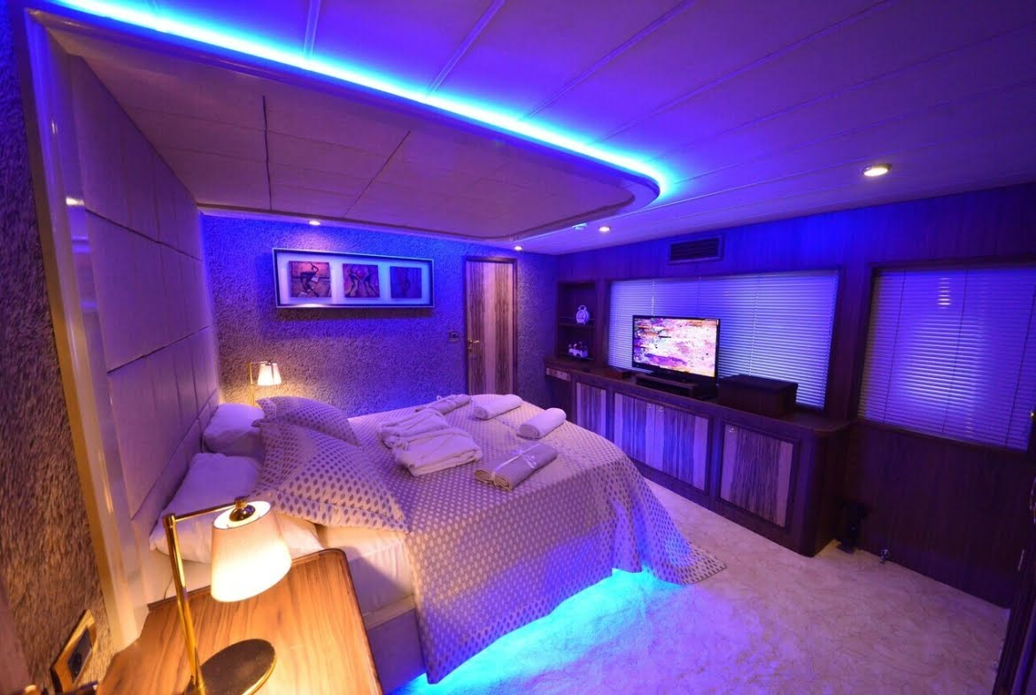 Crewed Motor Yacht Charter in Turkey Platinyachting.com