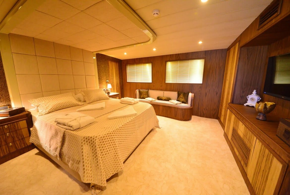 Crewed Motor Yacht Charter in Turkey Platinyachting.com