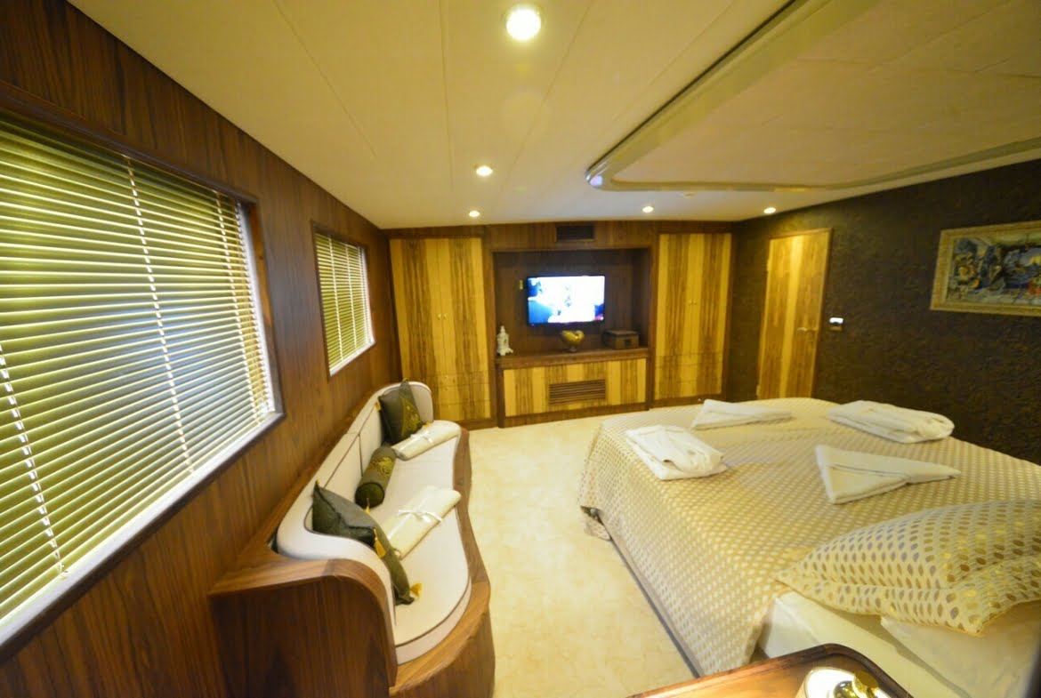 Crewed Motor Yacht Charter in Turkey Platinyachting.com