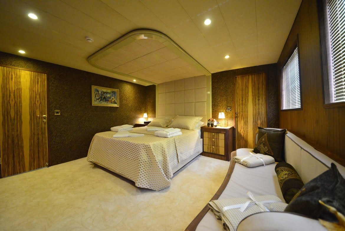 Crewed Motor Yacht Charter in Turkey Platinyachting.com