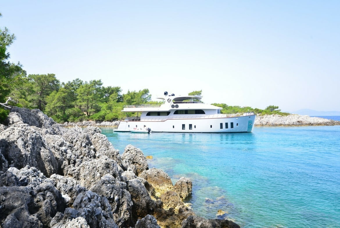 Crewed Motor Yacht Charter in Turkey Platinyachting.com