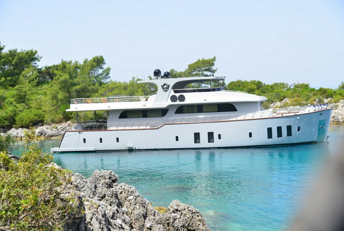 Crewed Motor Yacht Charter in Turkey Platinyachting.com