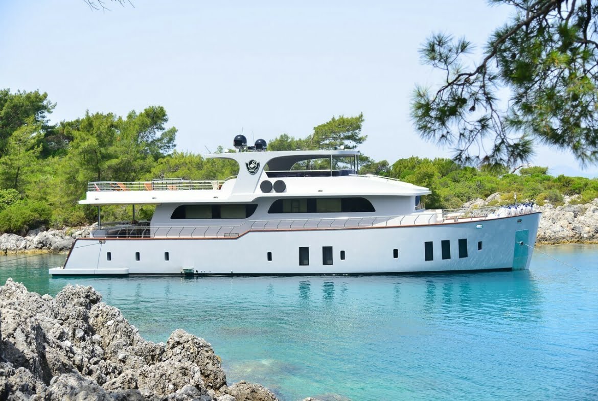 Crewed Motor Yacht Charter in Turkey Platinyachting.com