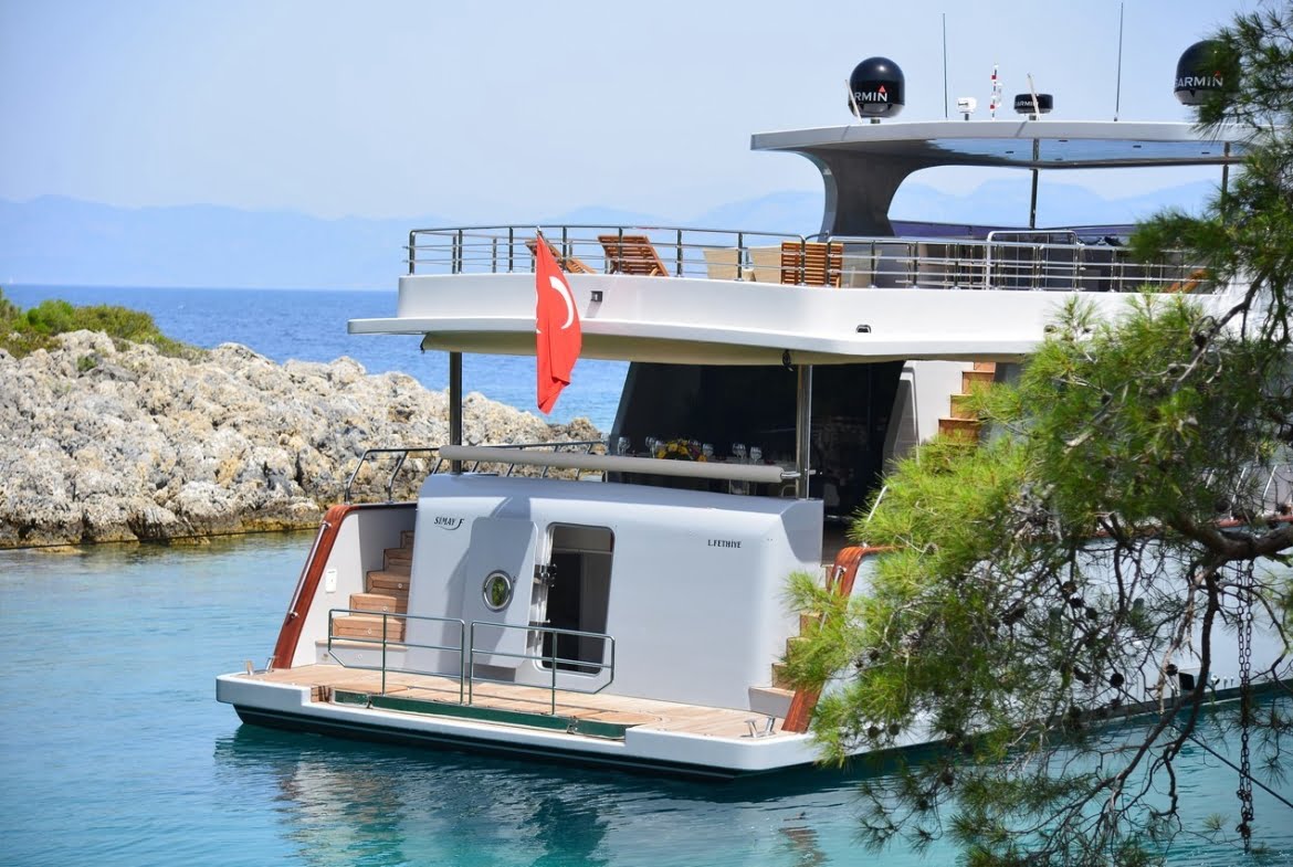 Crewed Motor Yacht Charter in Turkey Platinyachting.com