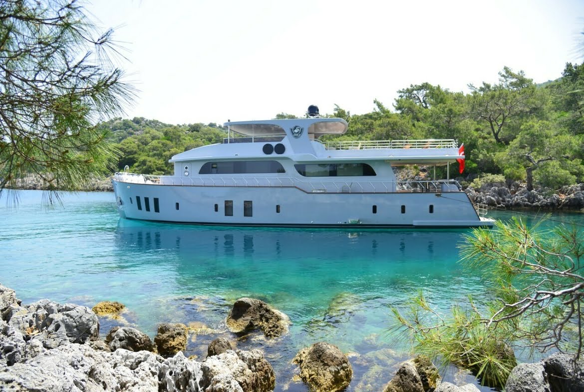 Crewed Motor Yacht Charter in Turkey Platinyachting.com