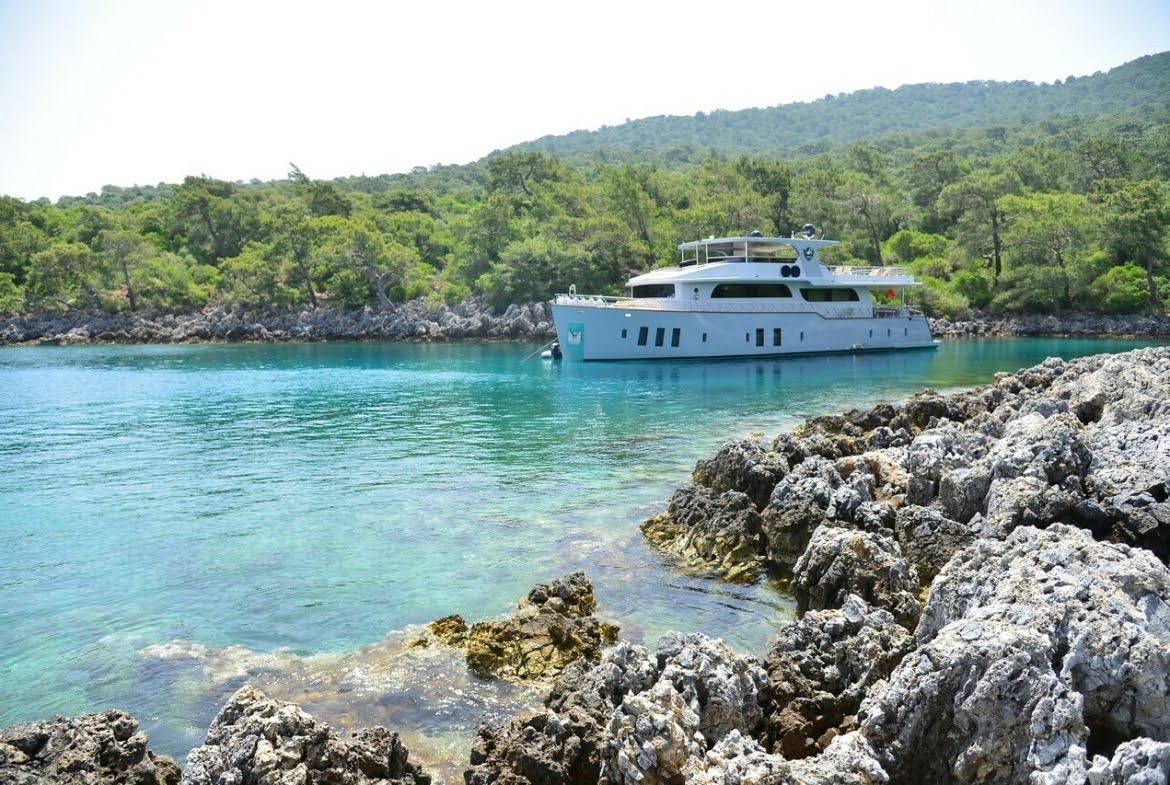 Crewed Motor Yacht Charter in Turkey Platinyachting.com