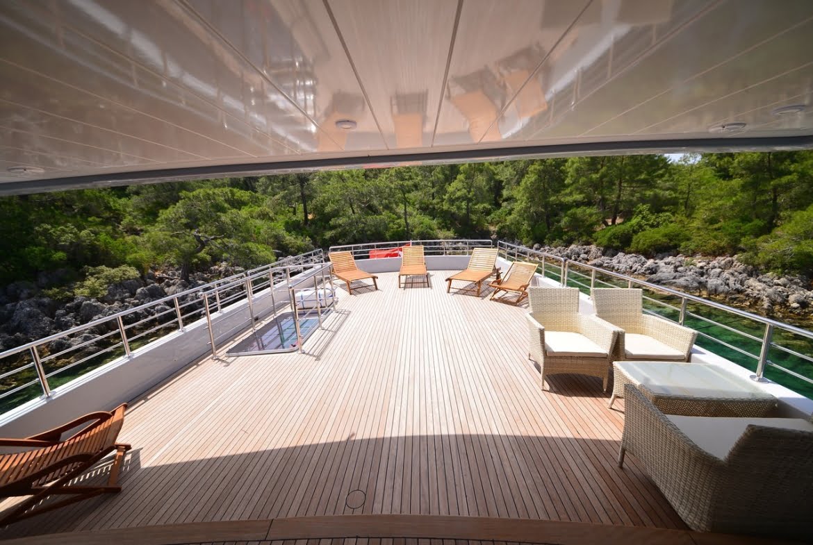 Crewed Motor Yacht Charter in Turkey Platinyachting.com