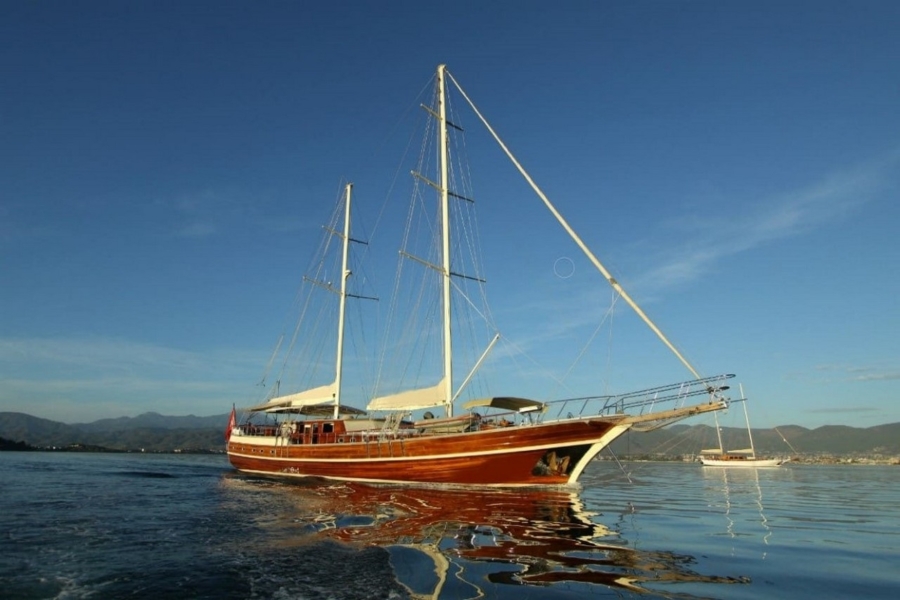 Dear Lila is a luxury gulet with 6 cabins for up to 12 guests, ideal for private Blue Cruise holidays along Turkey’s Aegean coast.