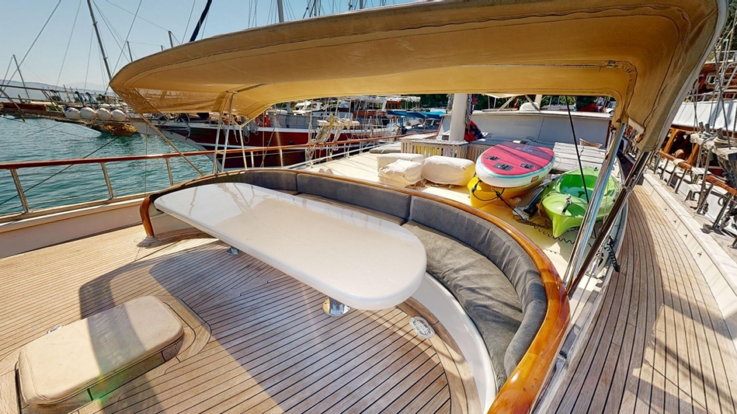 Dear Lila is a luxury gulet with 6 cabins for up to 12 guests, ideal for private Blue Cruise holidays along Turkey’s Aegean coast.