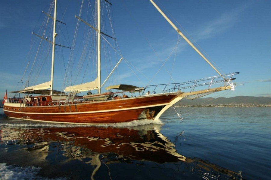 Dear Lila is a luxury gulet with 6 cabins for up to 12 guests, ideal for private Blue Cruise holidays along Turkey’s Aegean coast.