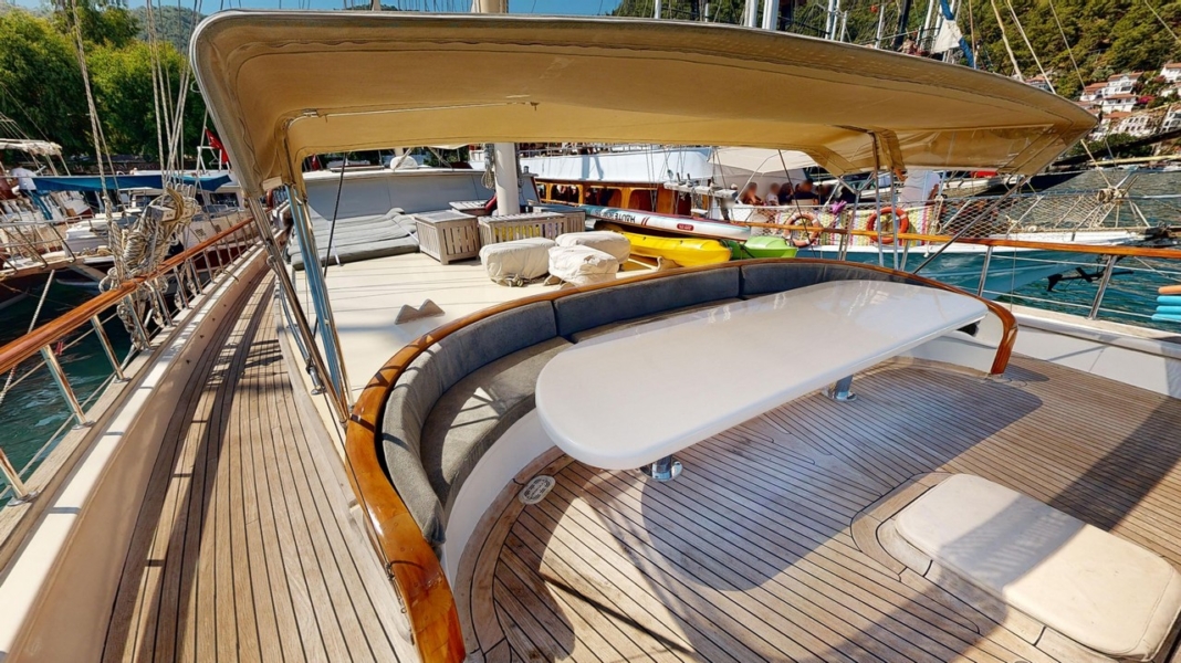 Dear Lila is a luxury gulet with 6 cabins for up to 12 guests, ideal for private Blue Cruise holidays along Turkey’s Aegean coast.