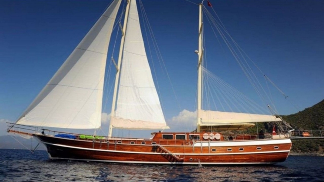 Dear Lila is a luxury gulet with 6 cabins for up to 12 guests, ideal for private Blue Cruise holidays along Turkey’s Aegean coast.