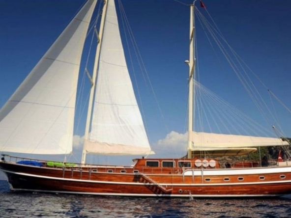 Dear Lila is a luxury gulet with 6 cabins for up to 12 guests, ideal for private Blue Cruise holidays along Turkey’s Aegean coast.