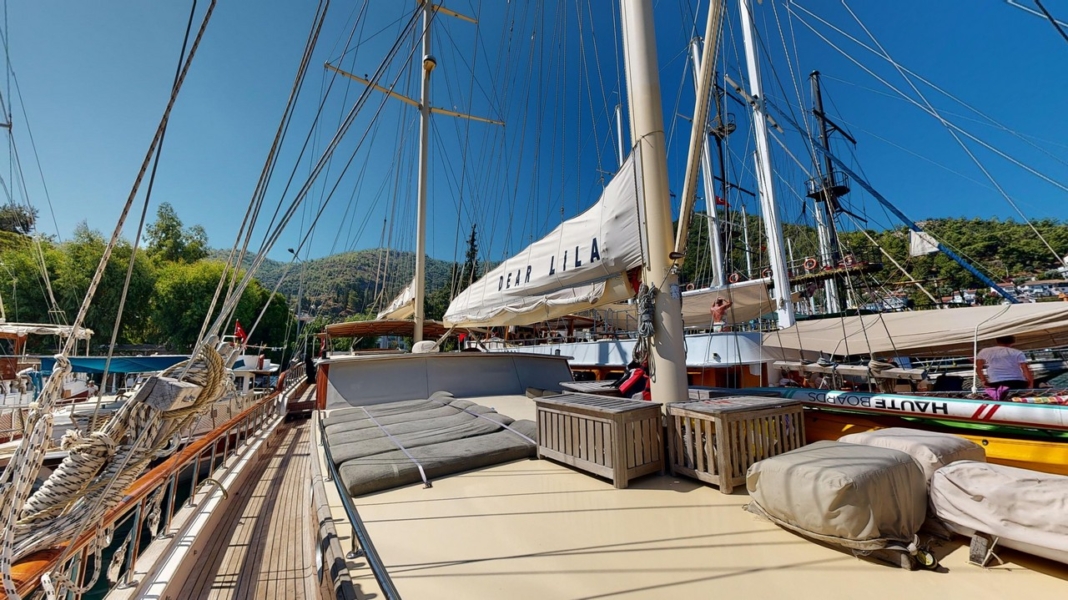 Dear Lila is a luxury gulet with 6 cabins for up to 12 guests, ideal for private Blue Cruise holidays along Turkey’s Aegean coast.