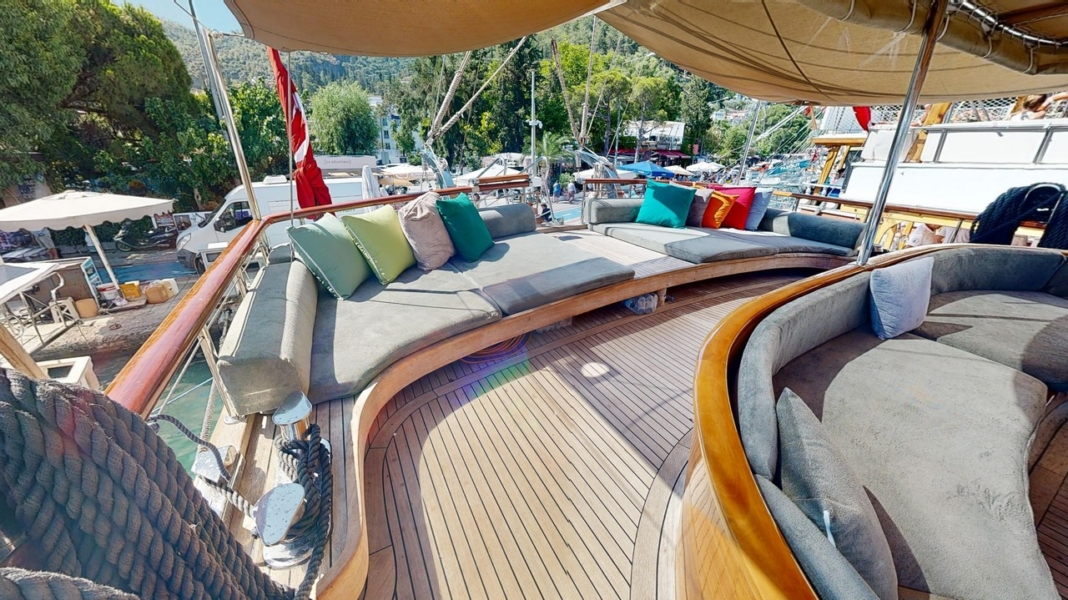 Dear Lila is a luxury gulet with 6 cabins for up to 12 guests, ideal for private Blue Cruise holidays along Turkey’s Aegean coast.