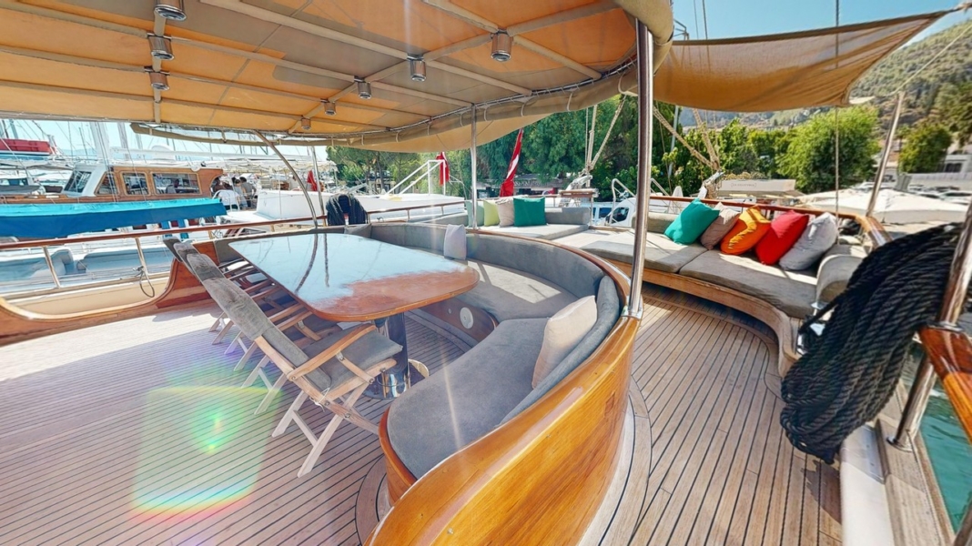 Dear Lila is a luxury gulet with 6 cabins for up to 12 guests, ideal for private Blue Cruise holidays along Turkey’s Aegean coast.