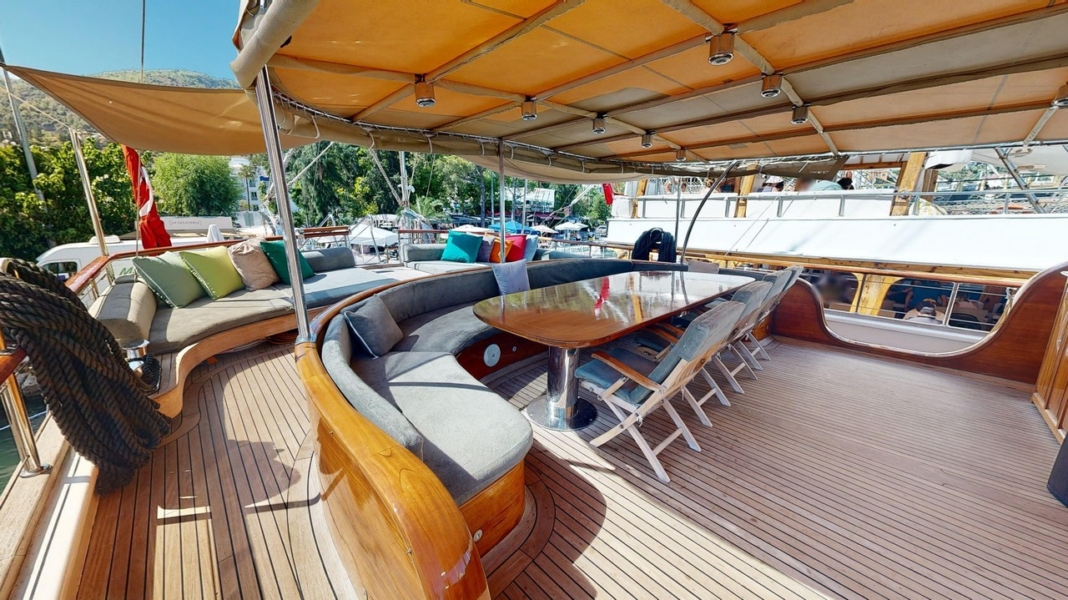 Dear Lila is a luxury gulet with 6 cabins for up to 12 guests, ideal for private Blue Cruise holidays along Turkey’s Aegean coast.