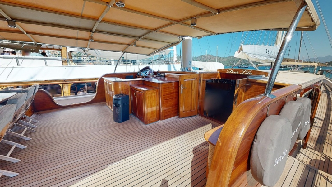 Dear Lila is a luxury gulet with 6 cabins for up to 12 guests, ideal for private Blue Cruise holidays along Turkey’s Aegean coast.