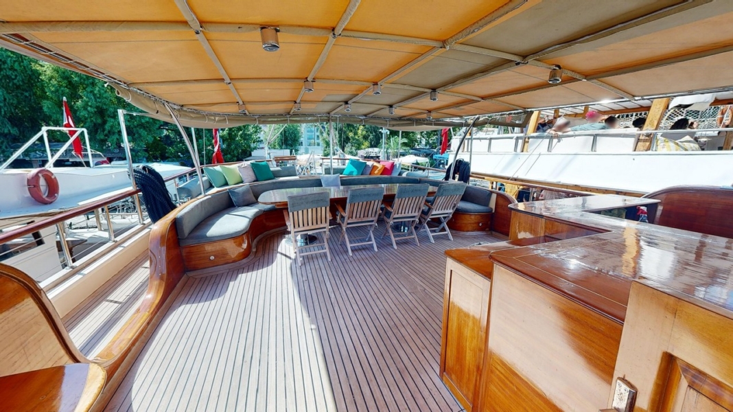 Dear Lila is a luxury gulet with 6 cabins for up to 12 guests, ideal for private Blue Cruise holidays along Turkey’s Aegean coast.