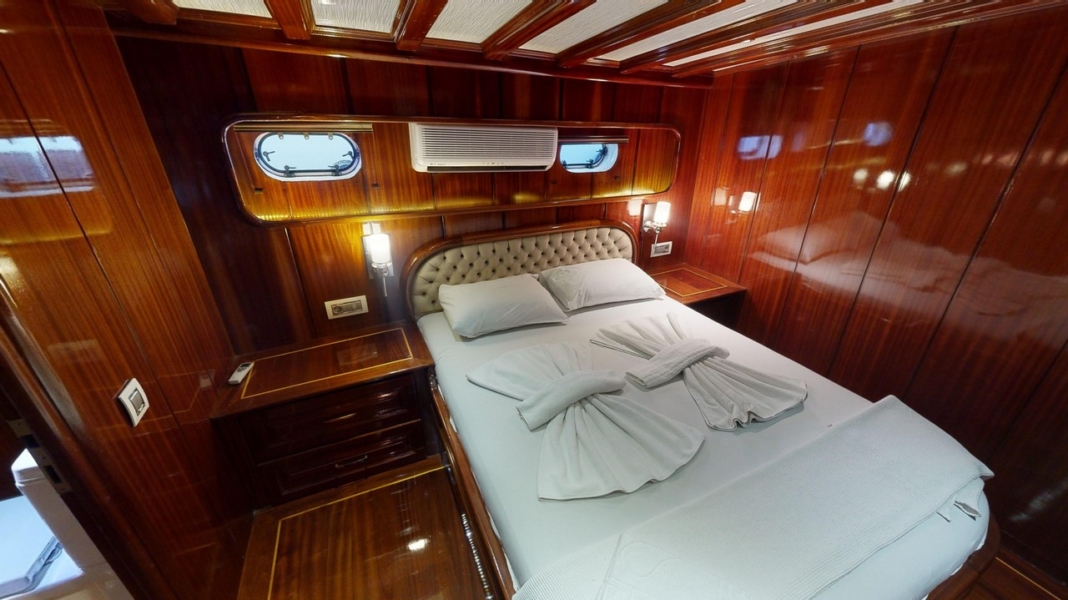 Dear Lila is a luxury gulet with 6 cabins for up to 12 guests, ideal for private Blue Cruise holidays along Turkey’s Aegean coast.