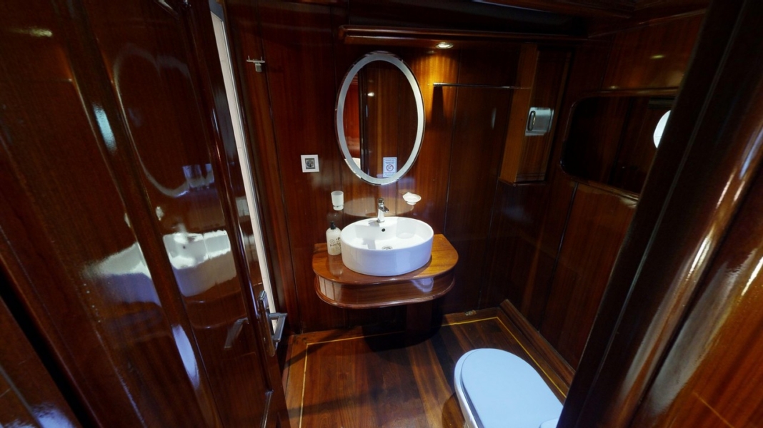 Dear Lila is a luxury gulet with 6 cabins for up to 12 guests, ideal for private Blue Cruise holidays along Turkey’s Aegean coast.