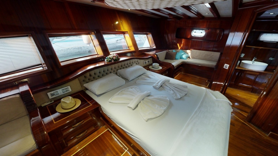 Dear Lila is a luxury gulet with 6 cabins for up to 12 guests, ideal for private Blue Cruise holidays along Turkey’s Aegean coast.